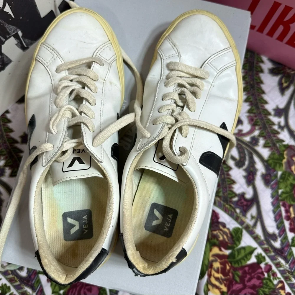 Veja women’s sz 8 sneakers